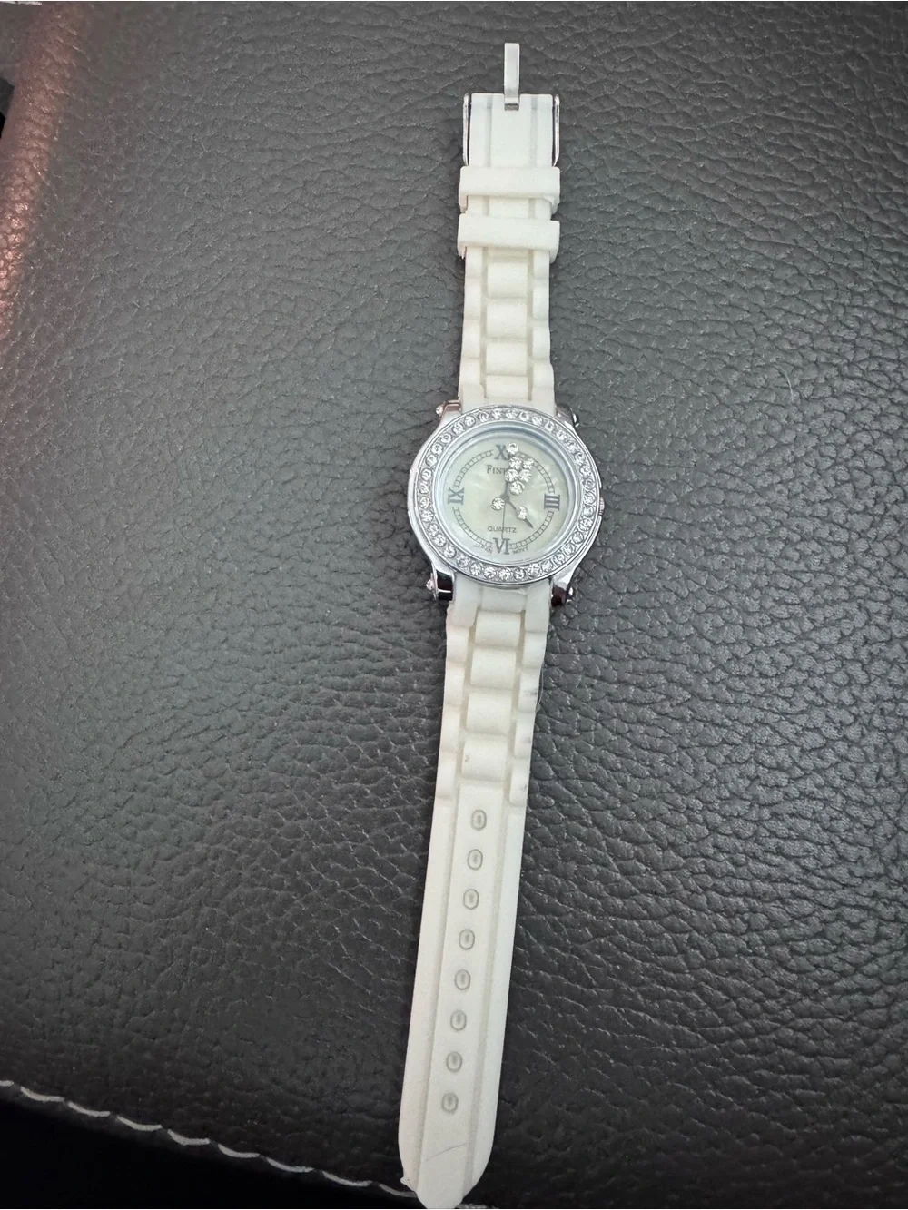 Finesse elegant white